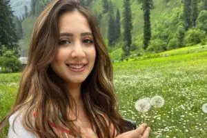 Komal Aziz Khan (Pakistani Actress)